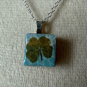 Hand-Crafted Real 4 Four Leaf Clover Mini Scrabble Pendant w/ Silver Chain #26